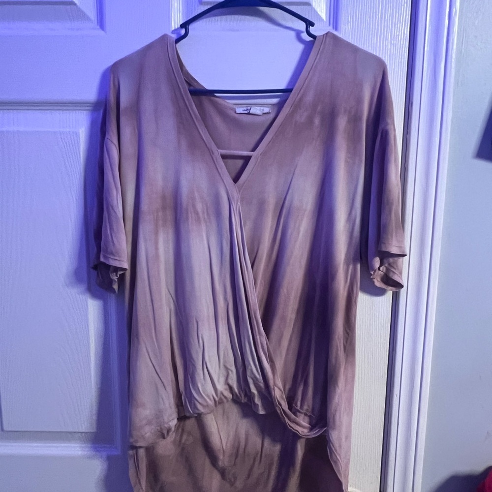 American Eagle Outfitters Mauve Tie-Dye Short Sleeve V-Neck Tee